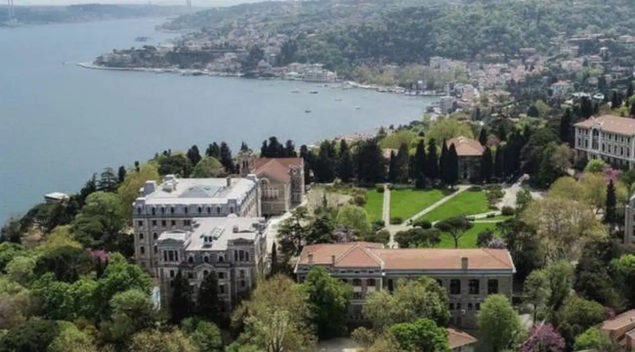 Boğaziçi Üniversitesi’nde 4 akademisyen görevden uzaklaştırıldı