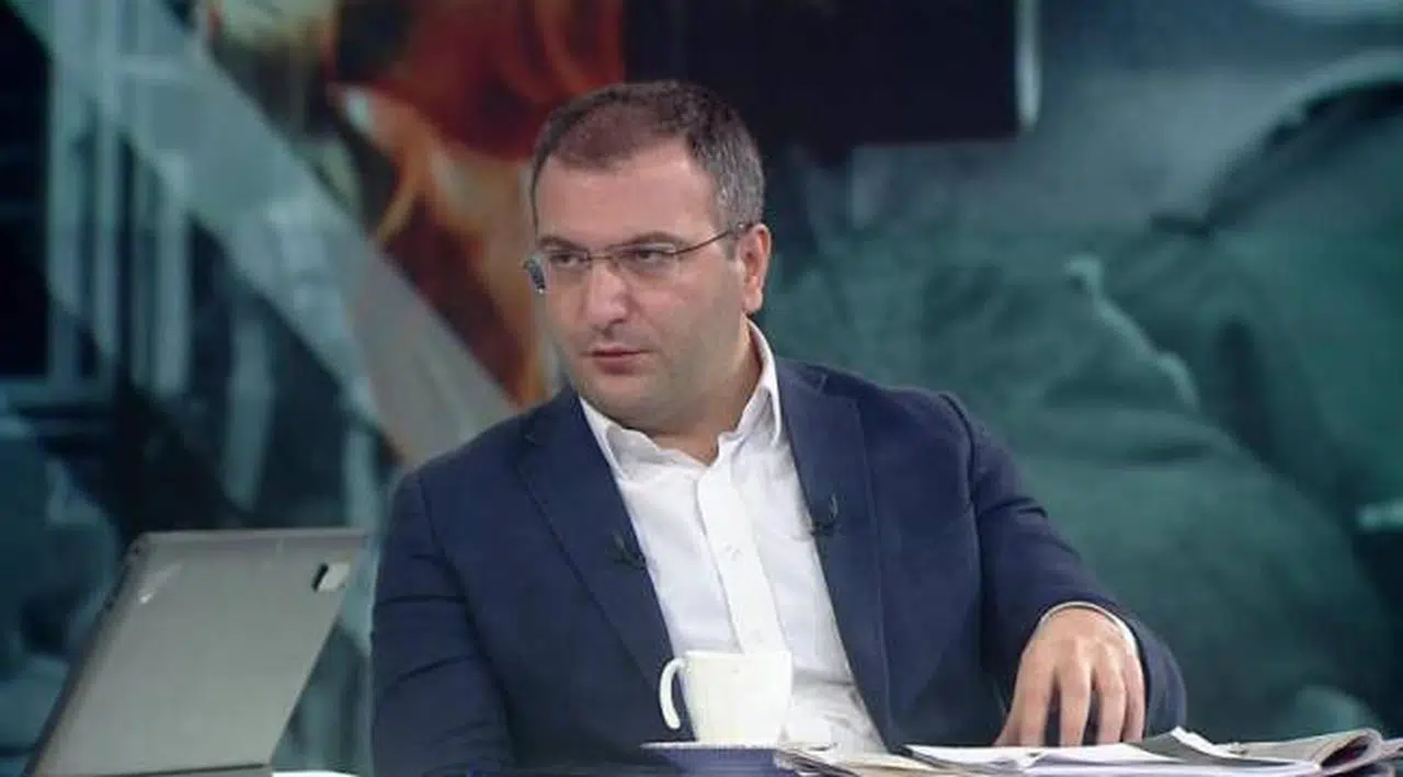Cem Küçük: Benzin fiyatlarını düşürmek için bir formül söyleyin, hükümet de yapsın