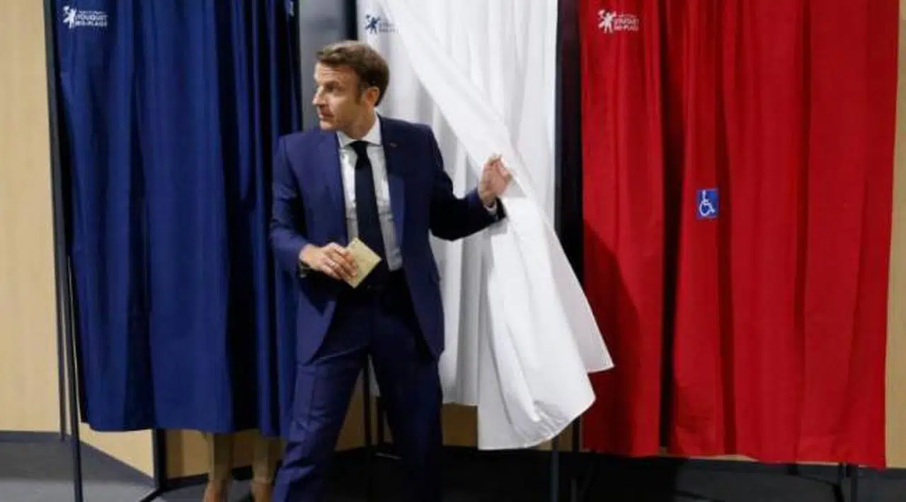 Fransa'da sandıklar açıldı: İlk sonuçlara göre Macron mecliste salt çoğunluğu yakalayamadı