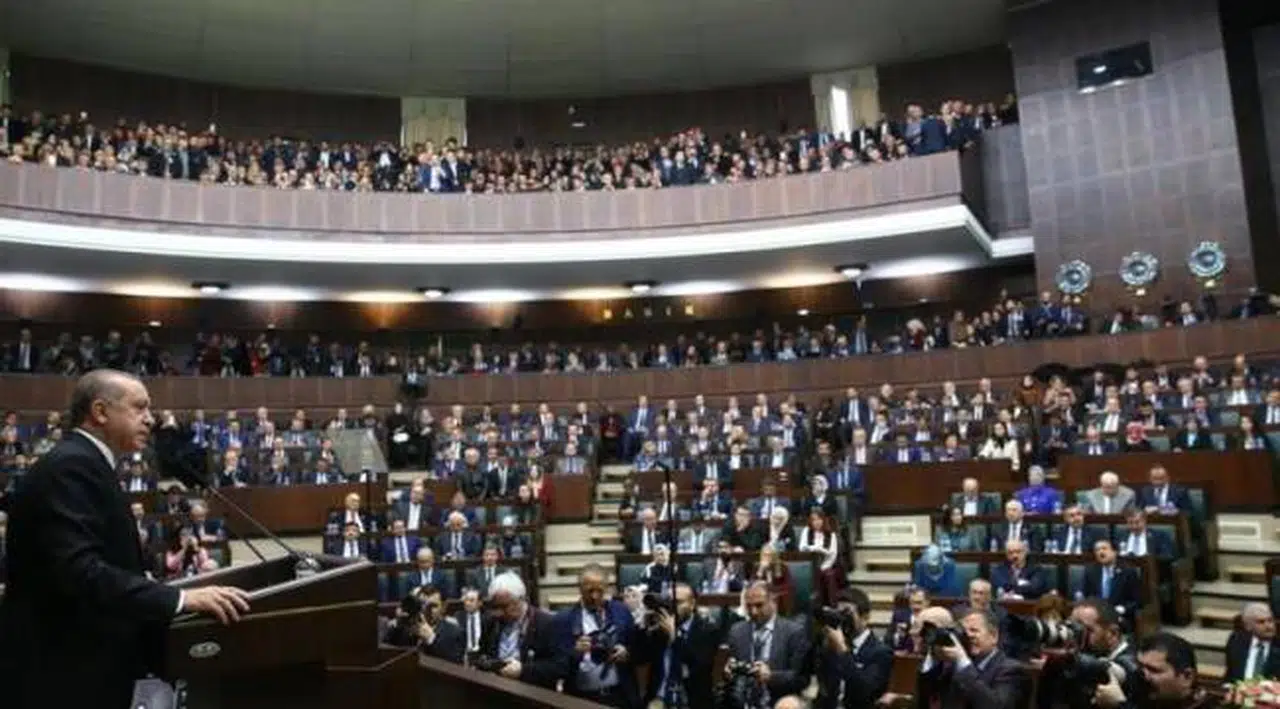 Halk tepki gösterdi, AKP'li vekiller bakanları ziyaret etti