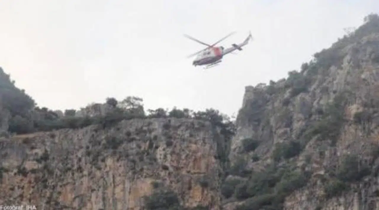 İzmir'de orman yangınına müdahale eden helikopter baraja düştü