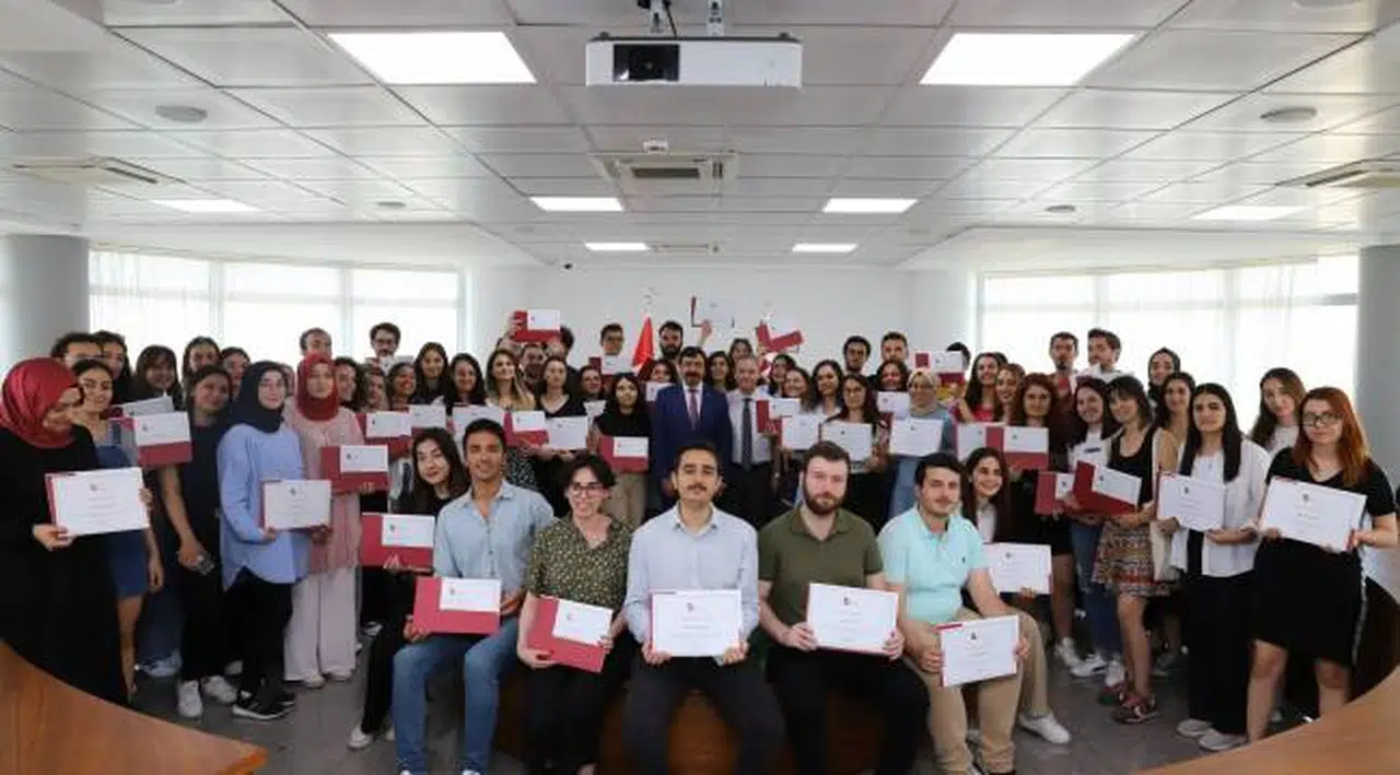 İKÇÜ’lü Öğrencilerin TÜBİTAK Projeleri Başarısı
