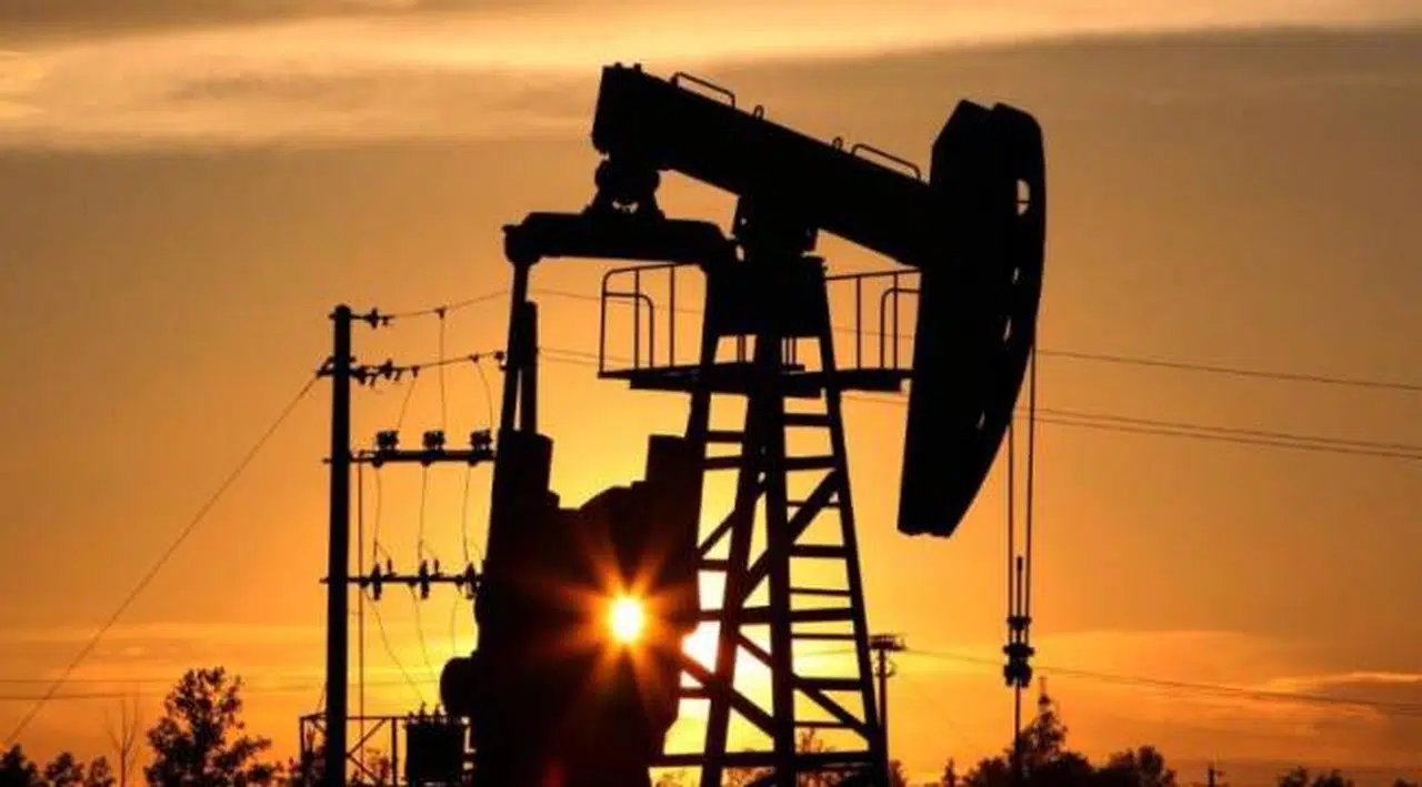 Petrol fiyatlarında sert düşüşResesyon beklentisi nedeniyle ABD ham petrolü ve Brent petrolde yüzde 5'i aşan düşüş kaydedildi.