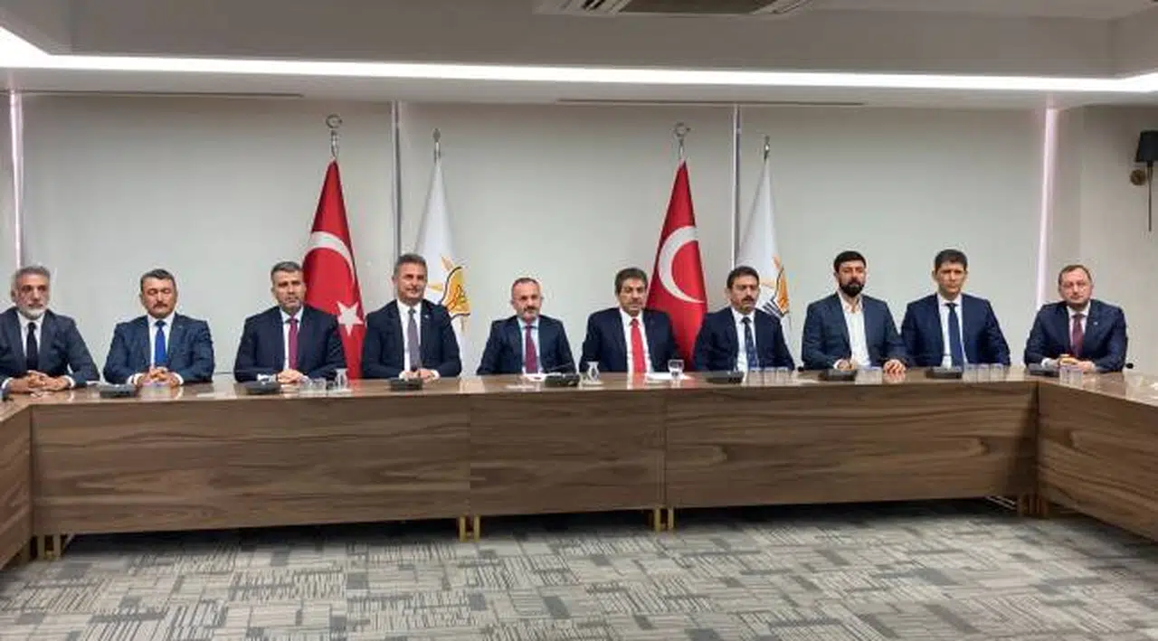 AK Parti'den İzmir'de ortak bildiri: "Engelleniyoruz yalanı artık bayatladı!"