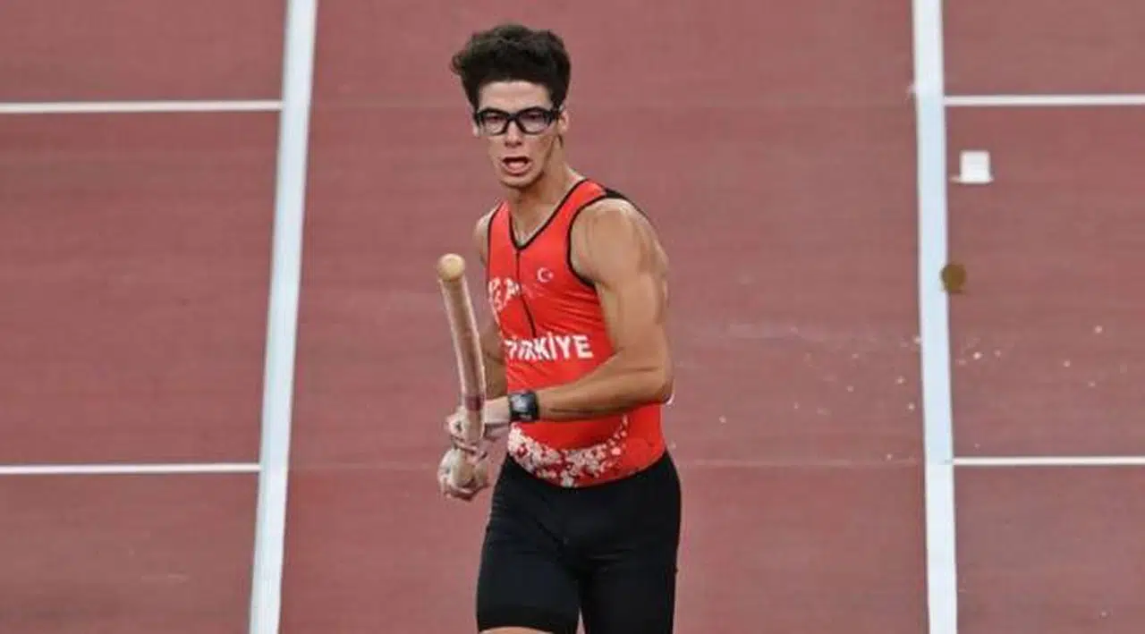 Akdeniz Oyunları'nda erkekler sırıkla atlama finalinde Türkiye 1. oldu
