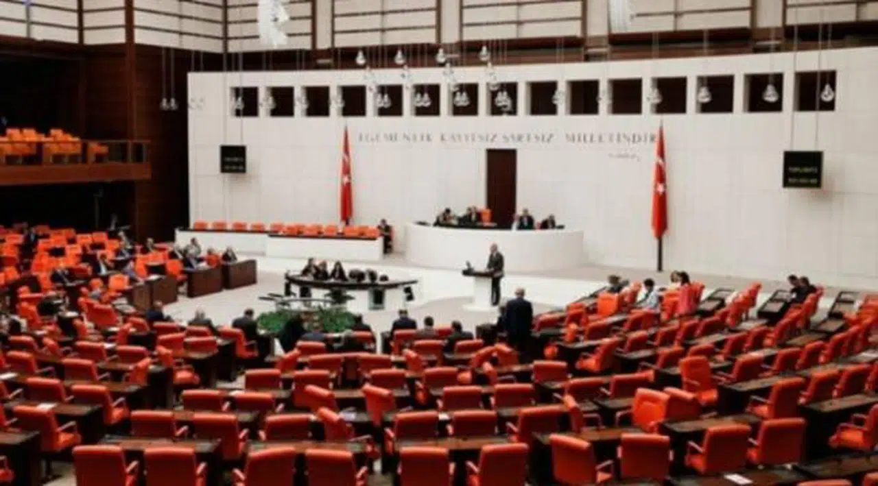 Bedelli askerlik düzenlemesini de içeren kanun teklifi TBMM'den geçti