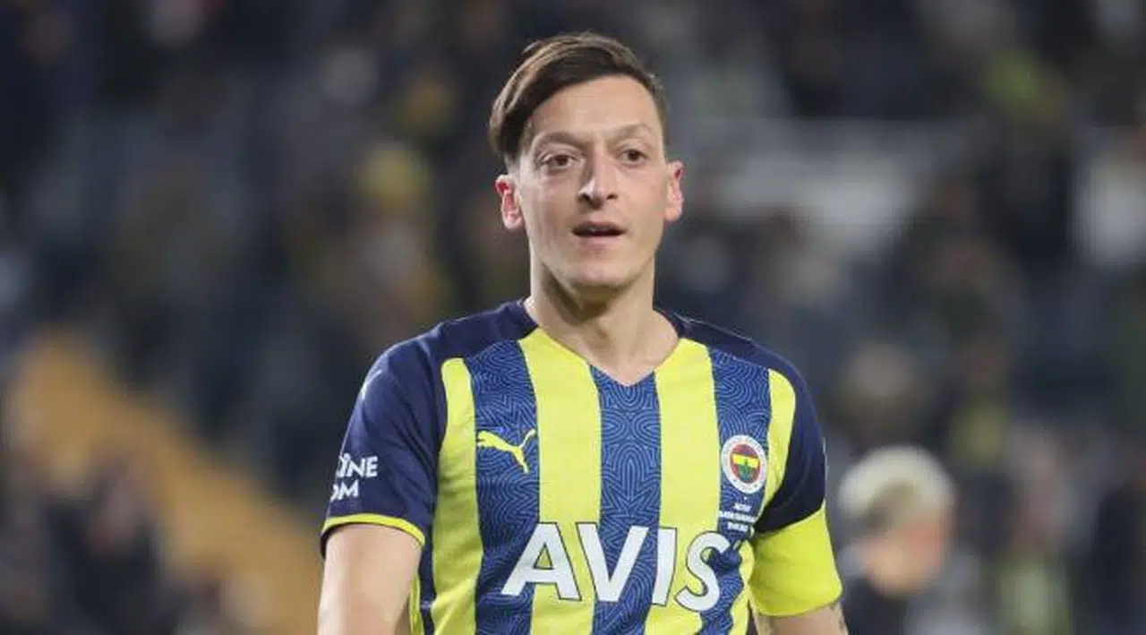 Fenerbahçe Mesut Özil ile yollarını ayırdı