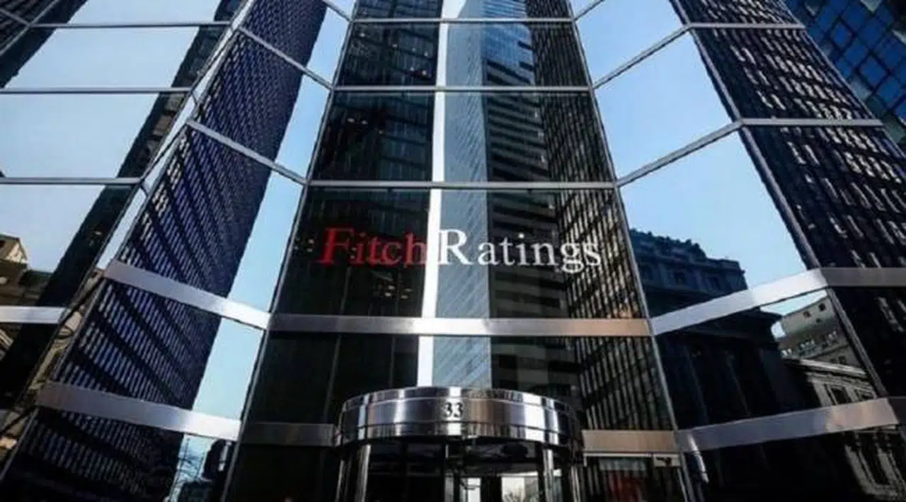 Fitch Türkiye'nin kredi notunu düşürdü