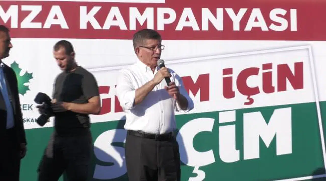İlk imza Davutoğlu'ndan!