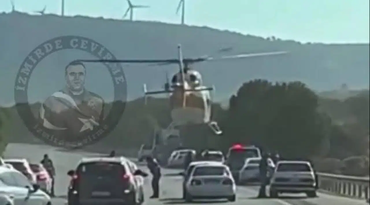 İzmir'de otoyolun ortasına helikopter indirildi