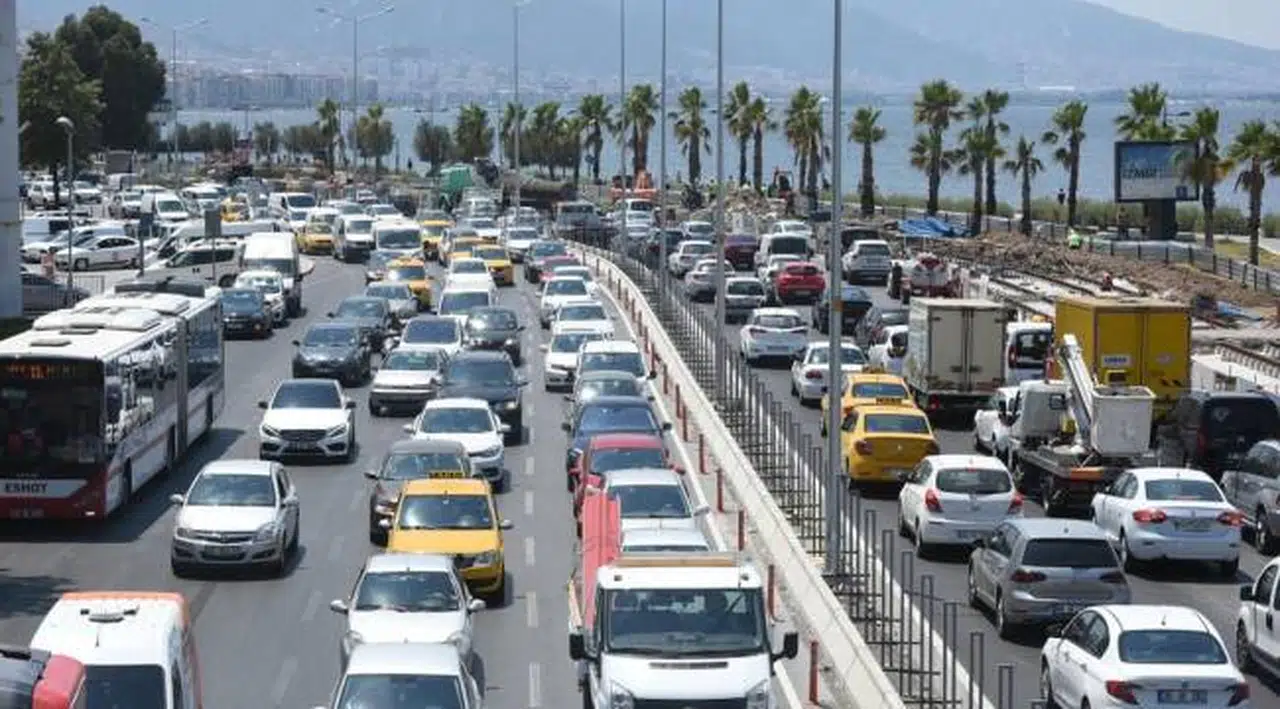 İzmir'de trafiğe kayıtlı araç sayısı Haziran ayı sonu itibarıyla 1 milyon 607 bin 581 oldu