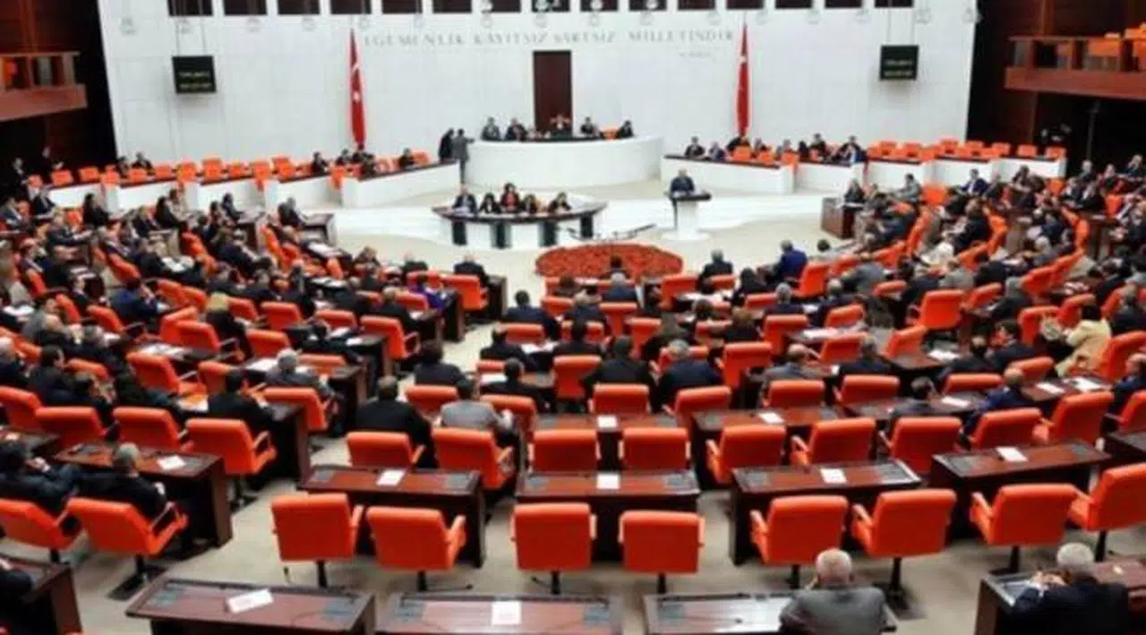 Kendi maaşlarına 16 bin lira zam yapan vekiller 1 Ekim'e kadar tatilde olacak