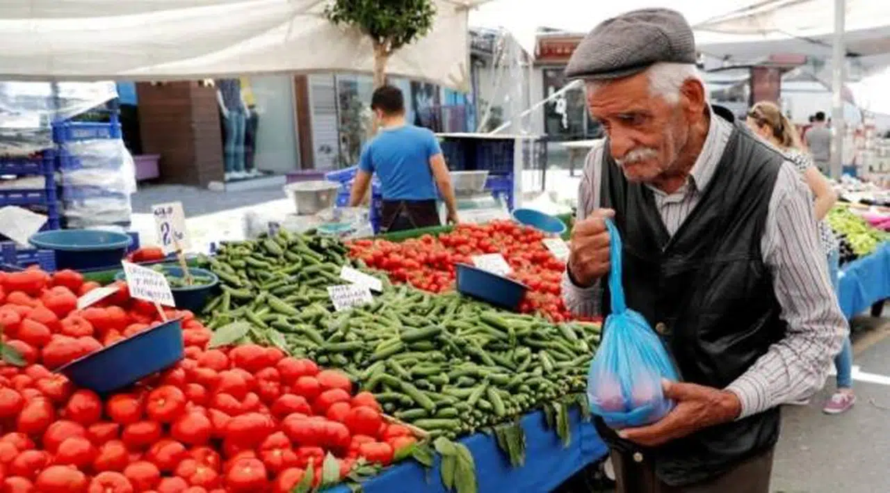 The Economist: Türkiye üç haneli enflasyonla boğuşuyor