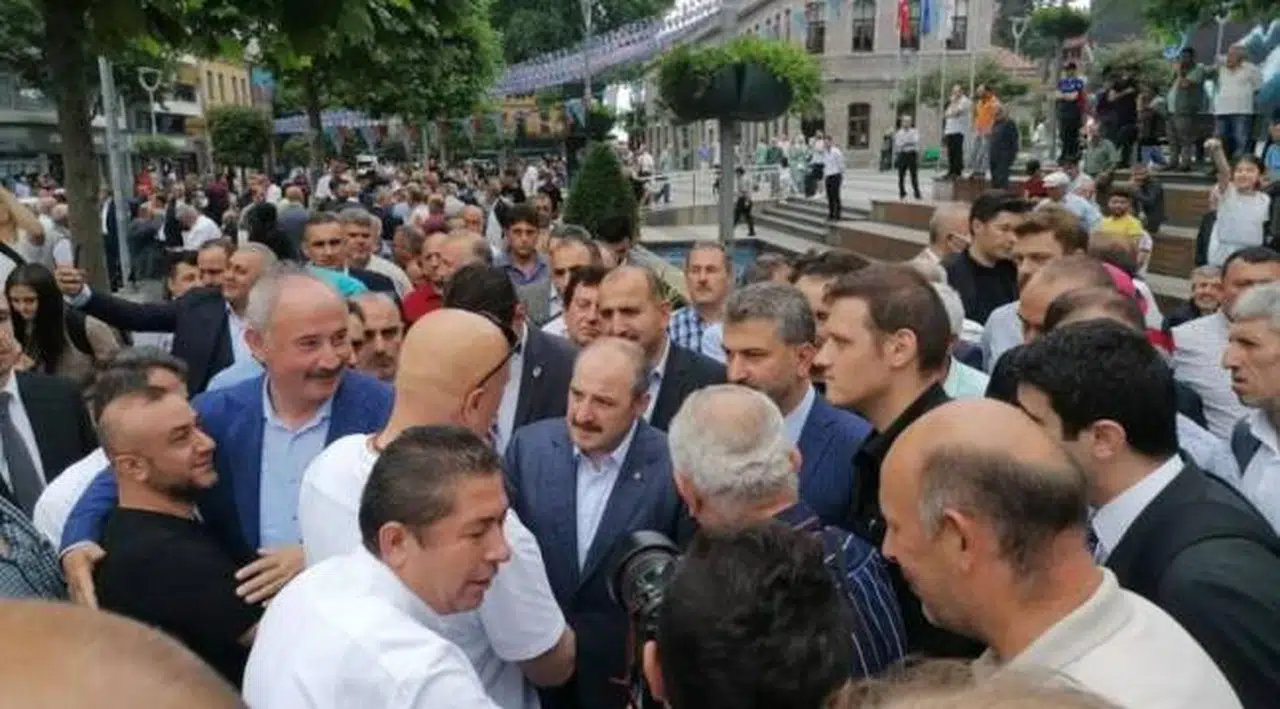 Trabzon'da Bakan Mustafa Varank'a zam tepkisi