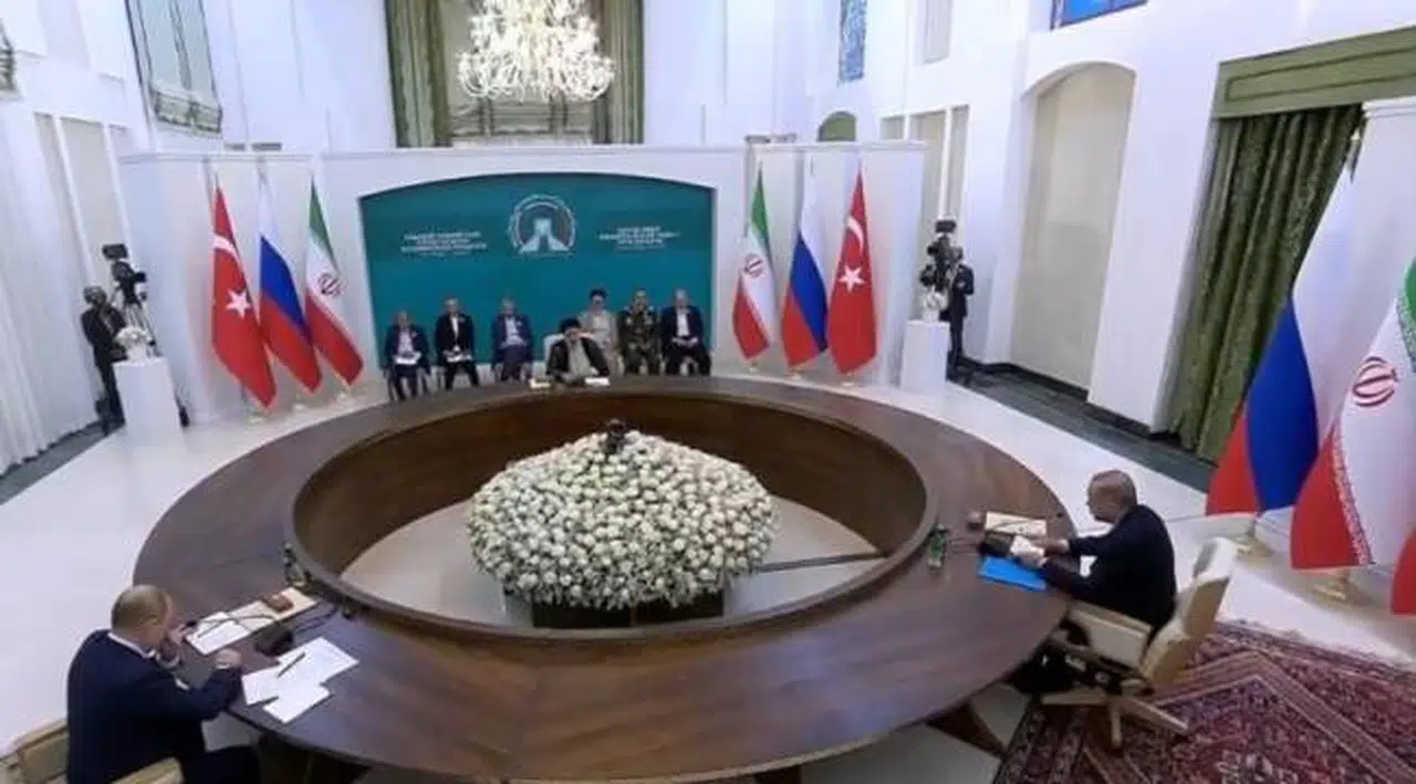 Türkiye, Rusya ve İran'ın katıldığı üçlü zirve Tahran'da başladı