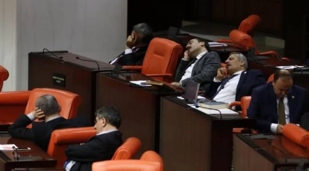 Yandaş gazete bile isyan etti: Her konuda ters düşen partiler maaşta anlaştı