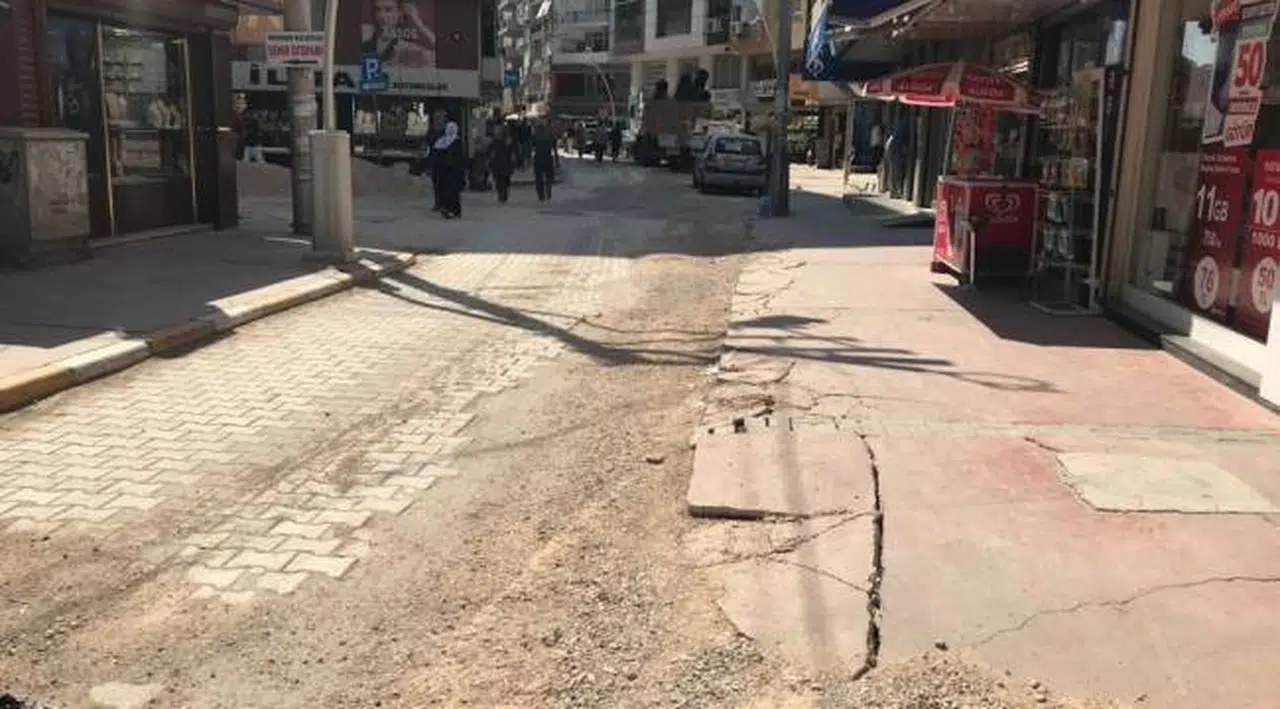 AK Partili Çelik’ten ‘yol’ açıklaması