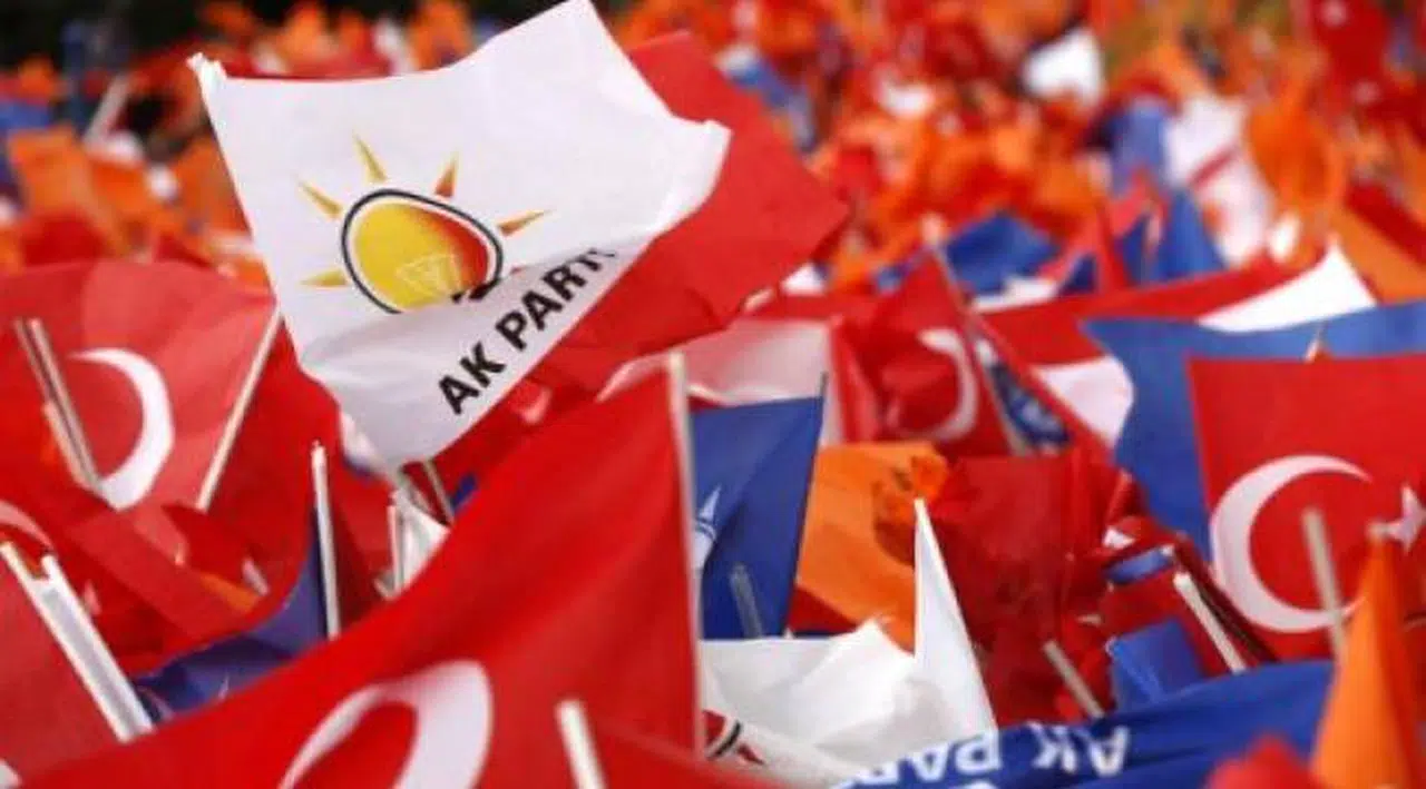 Barış Yarkadaş: AK Parti'de hayal kırıklığı yaratan fotoğraflar