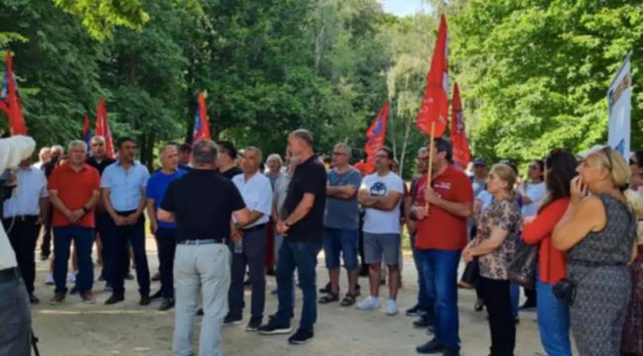 Cem evlerine yapılan saldırılar Berlin'de protesto edildi