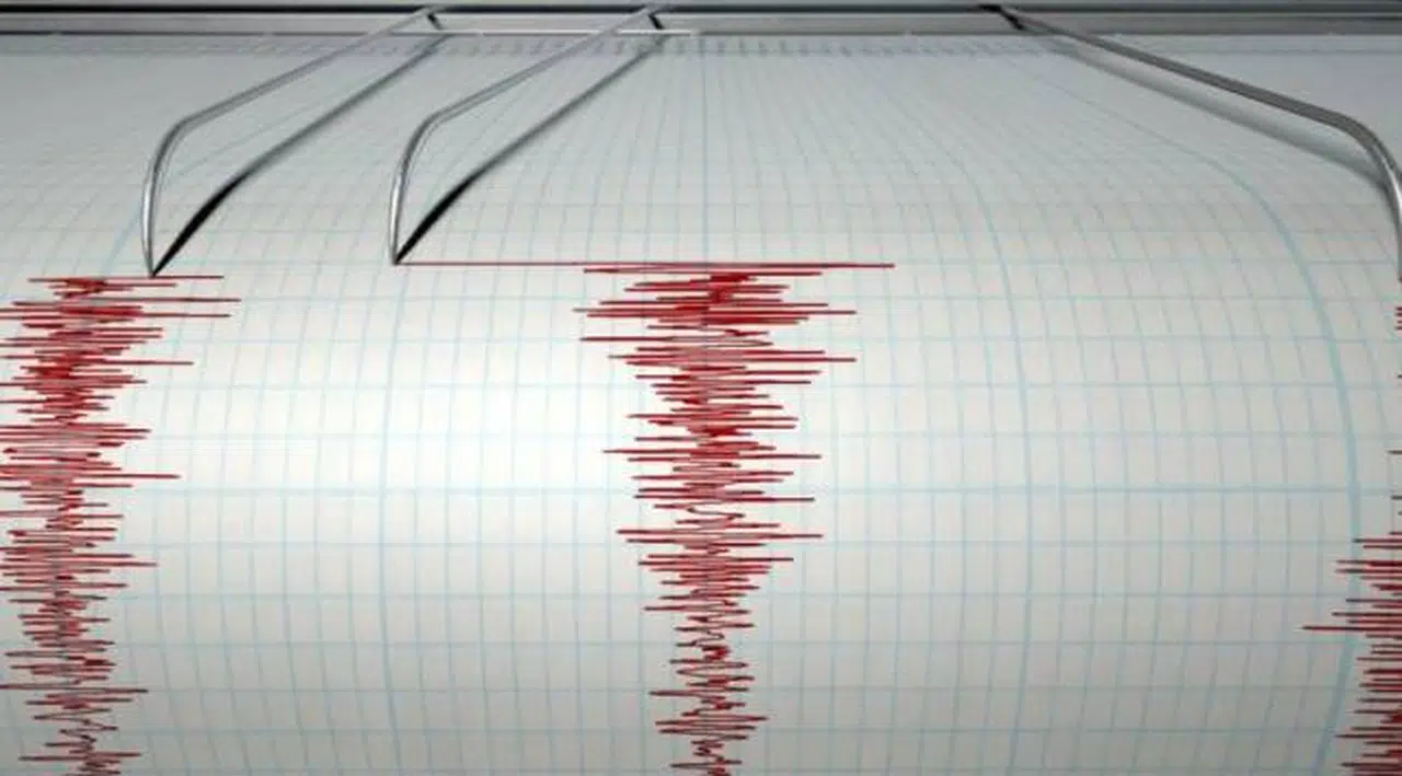 Endonezya'da 6,4 büyüklüğünde deprem