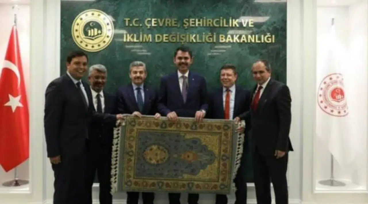 Erdoğan'ın atadığı valilerden AKP'li milletvekili ve yöneticilerle bakan ziyareti