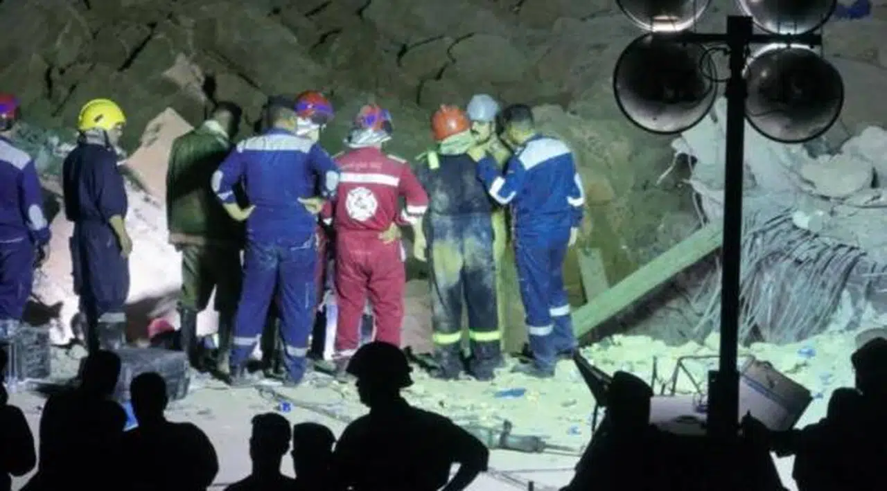 Irak’ta çöken türbenin enkazından 4 kişinin cansız bedeni çıkarıldı