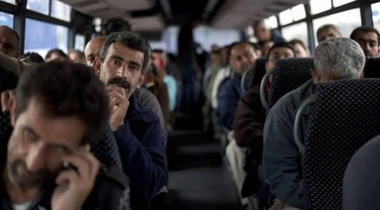 İsrailli yolcu istedi, 50 Filistinli işçi otobüsten indirildi
