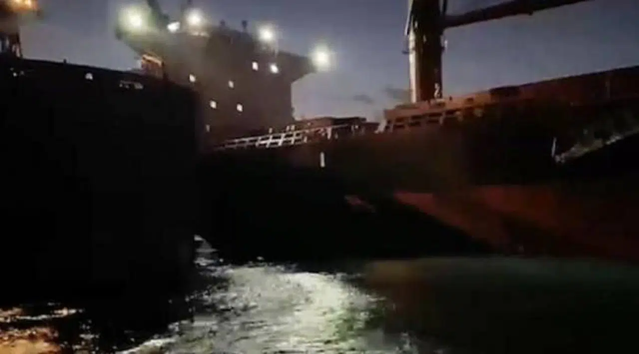 İstanbul'da iki gemi çarpıştı