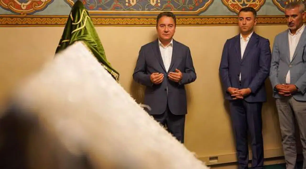 Sıraya girdiler: Ali Babacan da Hacı Bektaş-ı Veli Türbesi'ni ziyaret etti