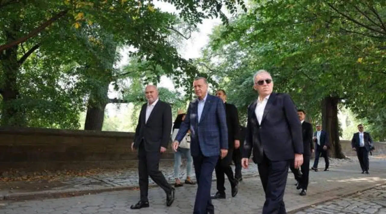 'Dünya liderleri Londra’da, Erdoğan park gezisinde'
