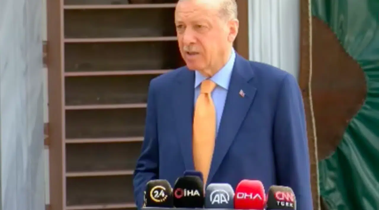 Erdoğan'dan Ahmet Şık'a: Bu zat zaten teröristin tekidir, kendi paçasını kurtarmaya baksın