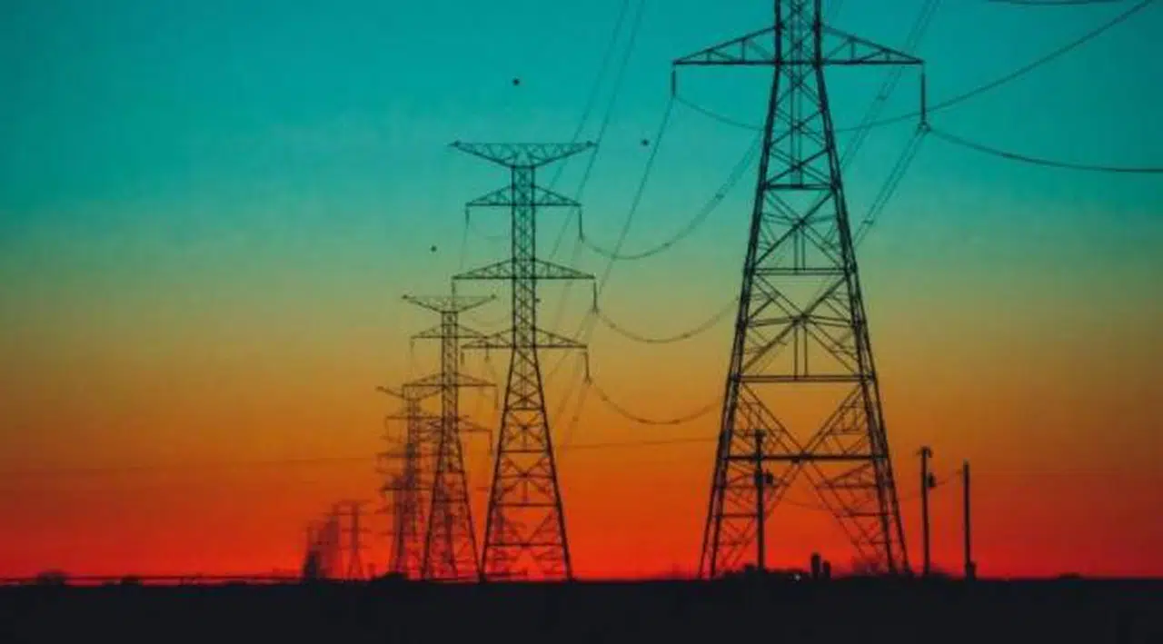 İngiltere hükümeti işletmelerin 6 ay boyunca enerji faturalarına üst sınır koydu