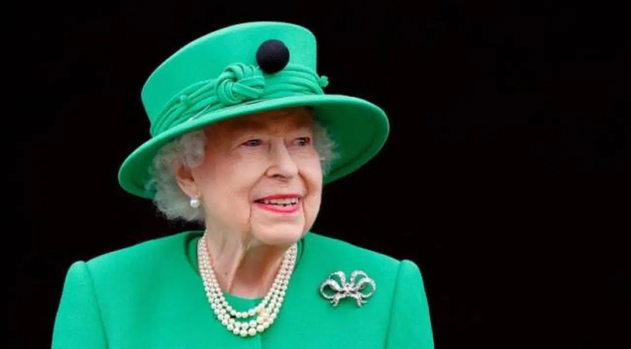 İngiltere Kraliçesi Elizabeth tıbbi gözetim altında