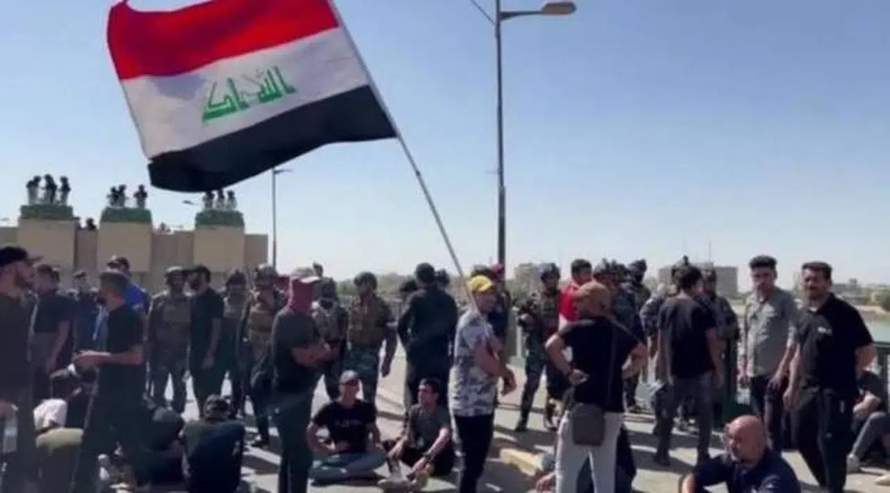 Irak Meclisi'nin oturumu protesto edildi