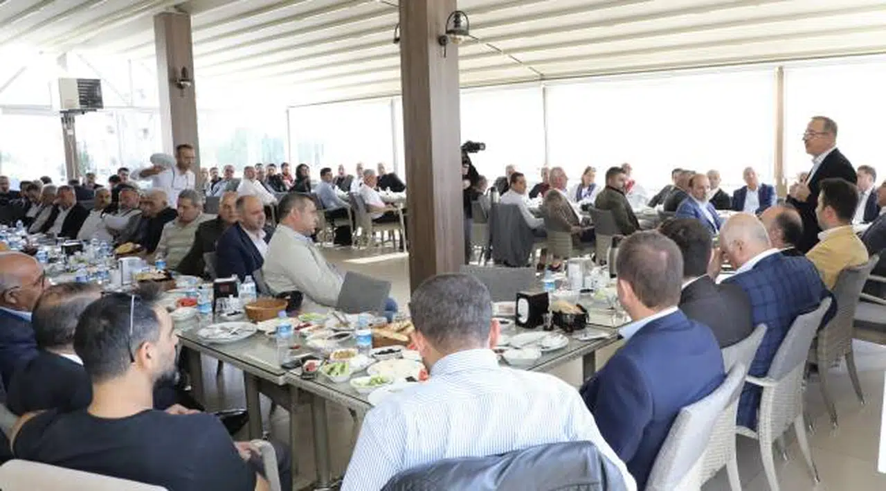 AK Parti İzmir’den, 30 ilçede eş zamanlı üye ziyareti  İl Başkanı Sürekli; “Yağmur çamur vız gelir!”
