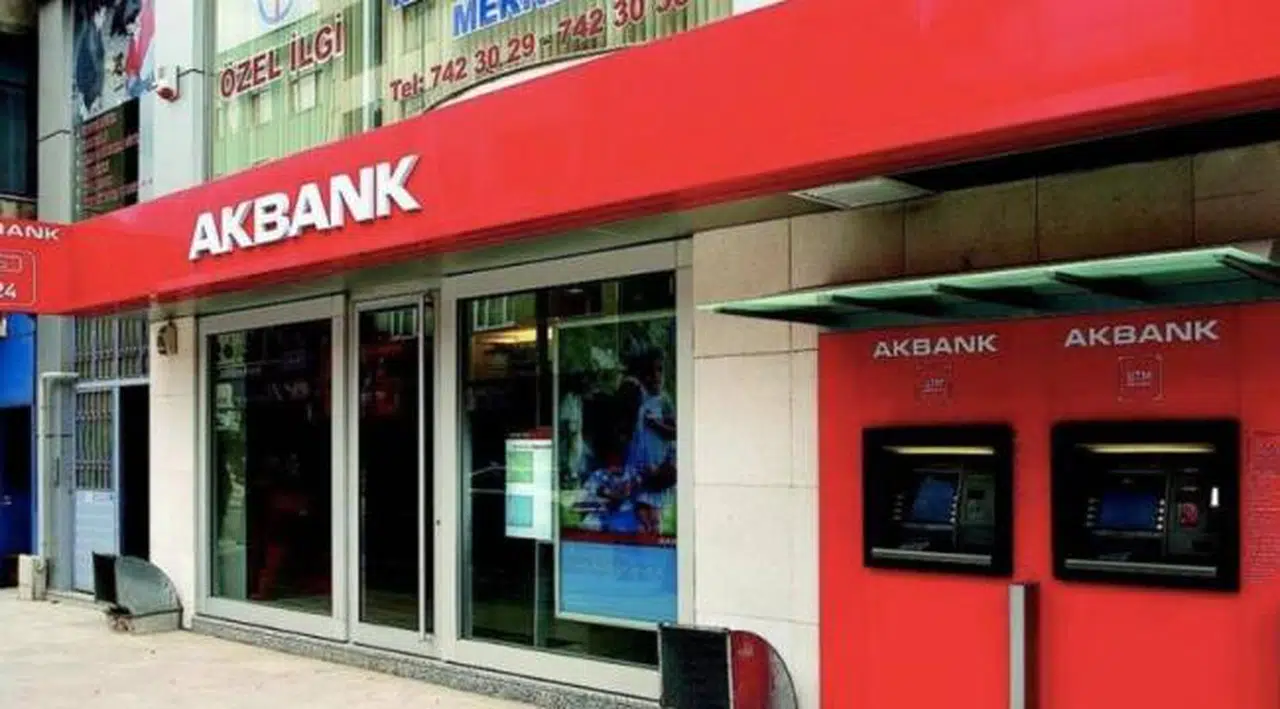 Akbank'tan 'kredi kartlarında mükerrer işlem' açıklaması: Limit sorunu çözüldü