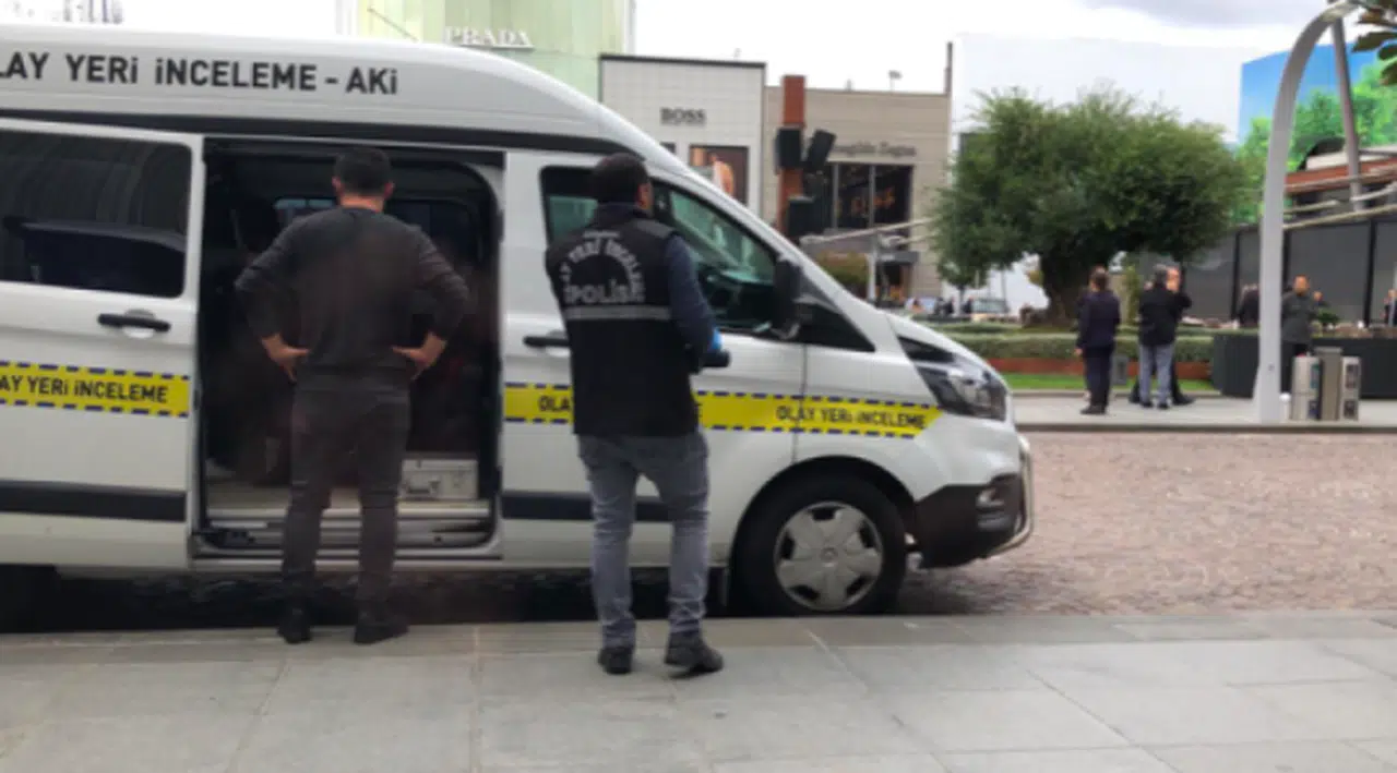 AVM'de silahlı çatışma