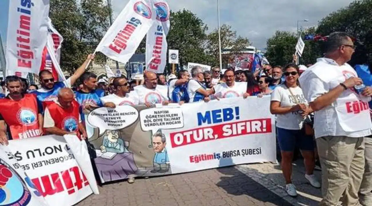 Eğitim sendikalarında istifa depremi