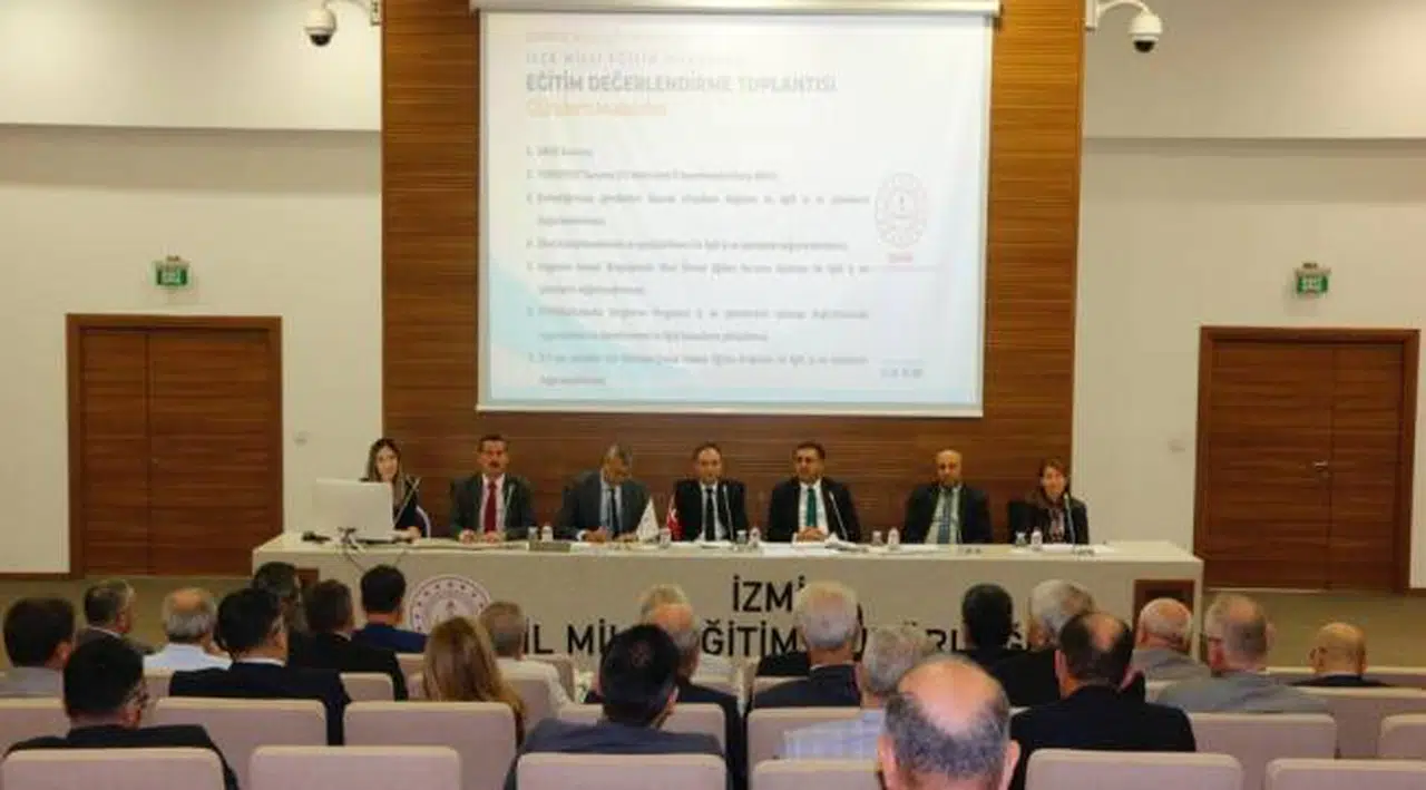 İzmir İl Milli Eğitim Müdürlüğünde TEKNOFEST Bilgilendirme Toplantısı Yapıldı