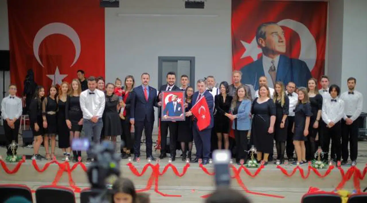 Kınıklılar Cumhuriyeti kırmızı beyaz kutladı