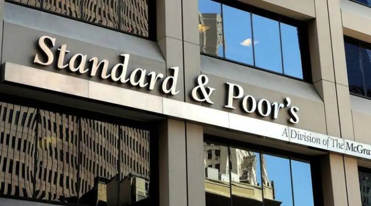 S&P Türkiye'nin kredi notunu düşürdü