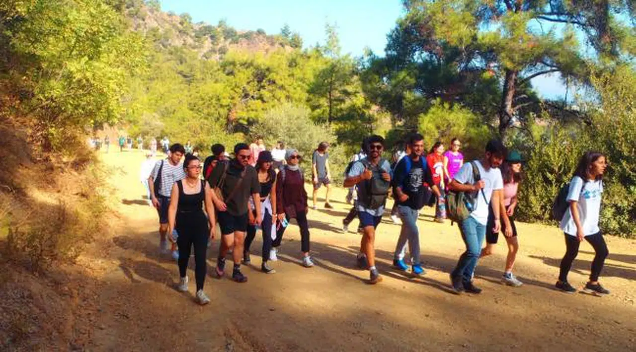 Yeşilay İzmir Şubesi doğayla kucaklaştı