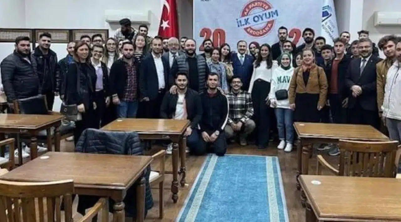 AKP'nin 'ilk oyum' etkinliğine 30 genç katıldı