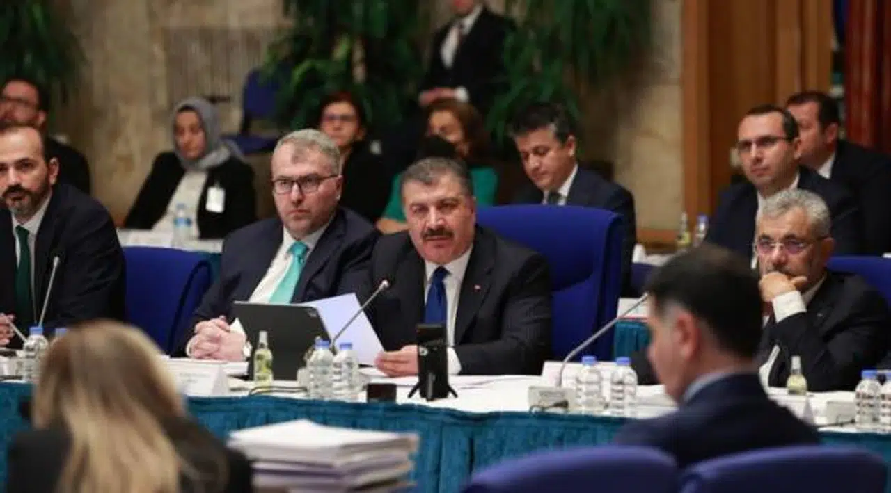 Bakan Koca'dan SMA açıklaması: Bilim Kurulumuz ikinci bir ilacın kullanımını önerdi