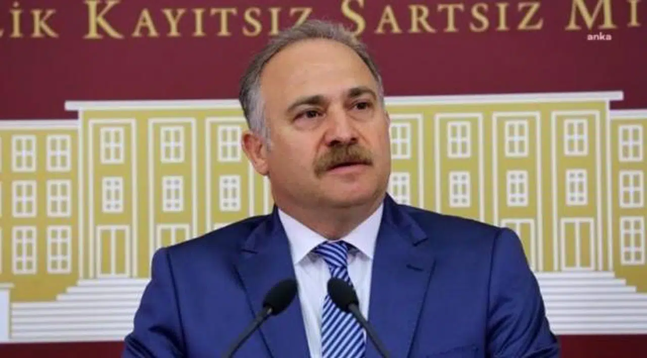 Bakan Soylu'ya: 'Sızıntıdan faydalanıp kaçan hangi suçlularla fotoğrafınız var?'
