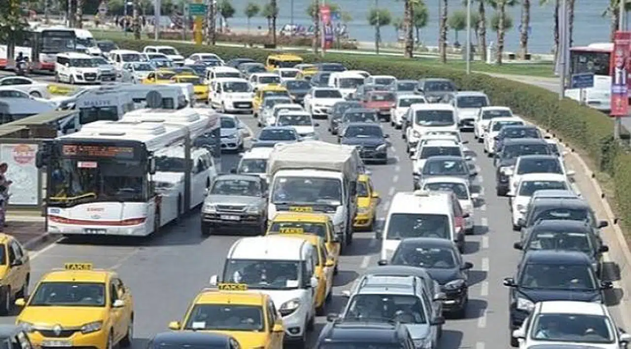 İzmir'de trafiğe kayıtlı araç sayısı Ekim ayı sonu itibarıyla 1 milyon 634 bin 158 oldu