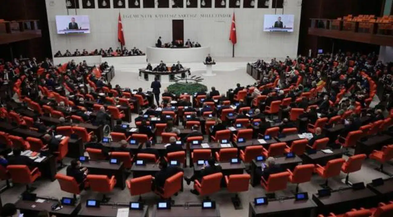Öğretmenlere ilişkin önergeler AKP ve MHP'li vekillerin oylarıyla reddedildi