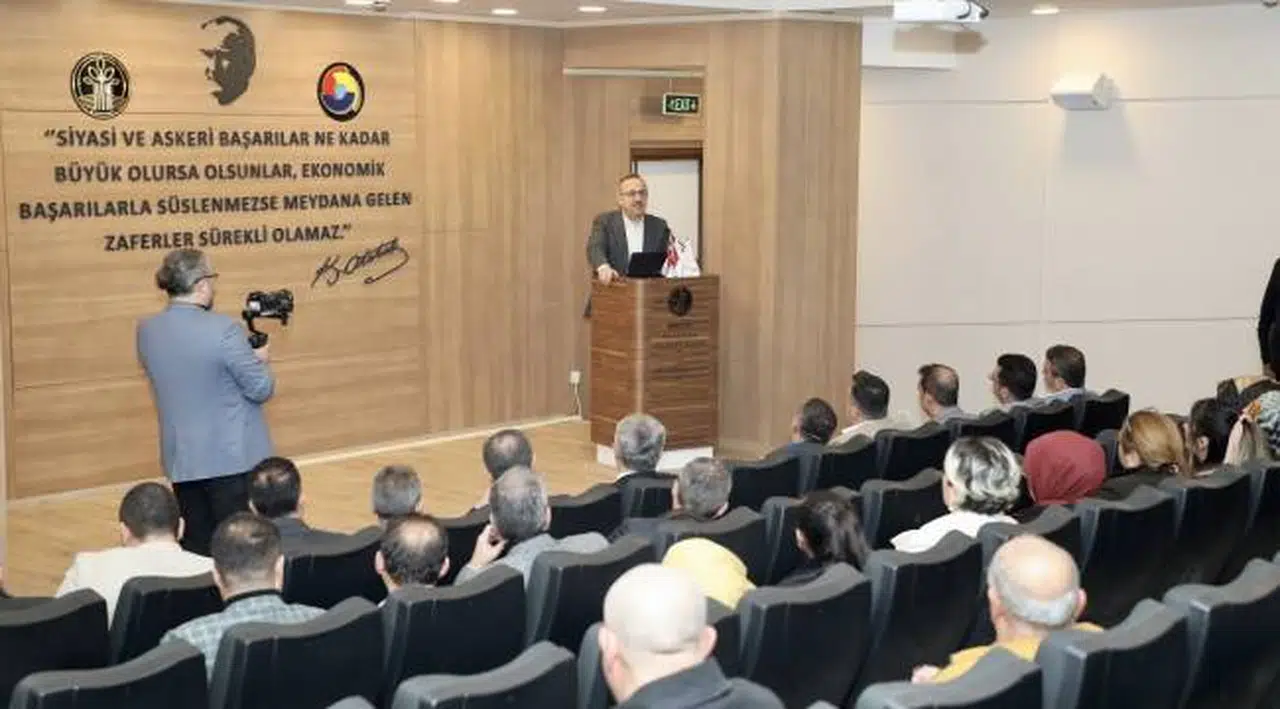 AK Parti İzmir İl Başkanı Kerem Ali Sürekli  “Yıkmıyor, yapıyor; durmuyor, koşuyoruz!”