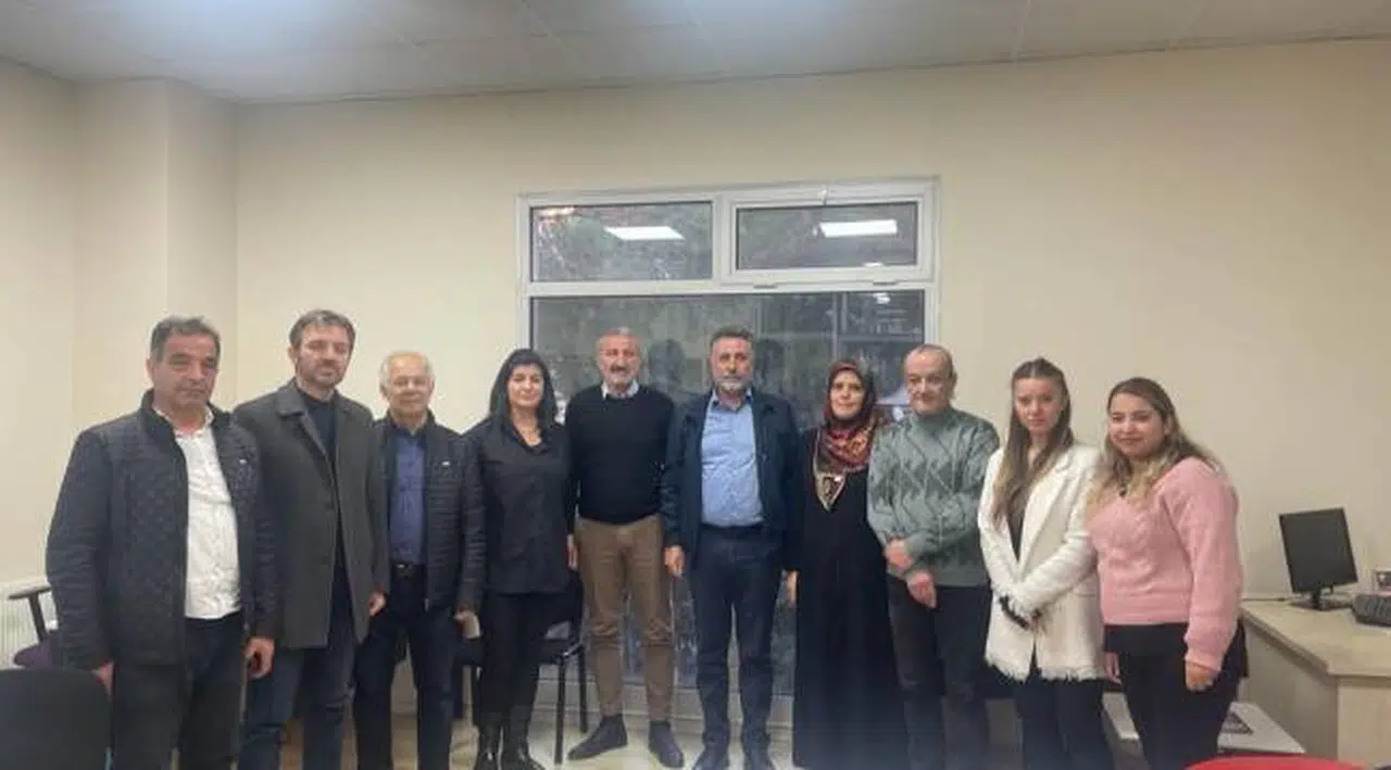 Bayraklı’da ‘Halk Konut’ ofisi yüzleri güldürdü