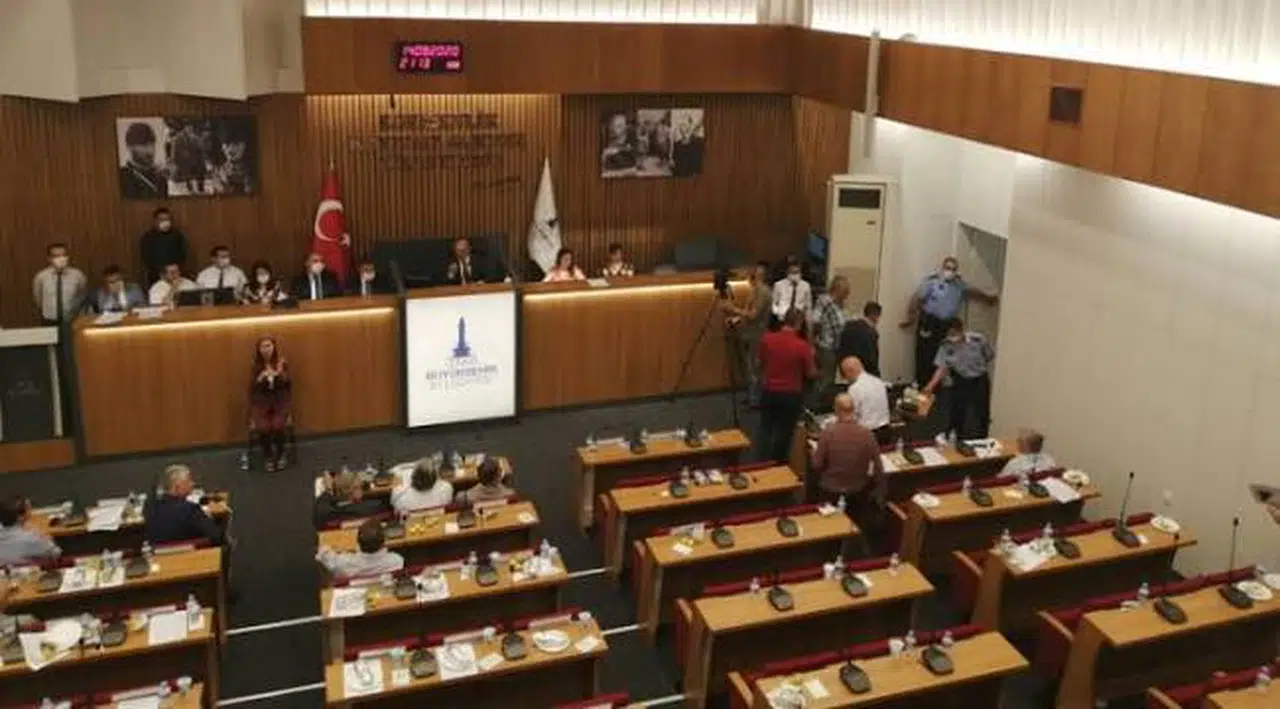 Büyükşehir'de 'Aliağa' tartışması: Karar siyasi değil, mevzuata aykırı!